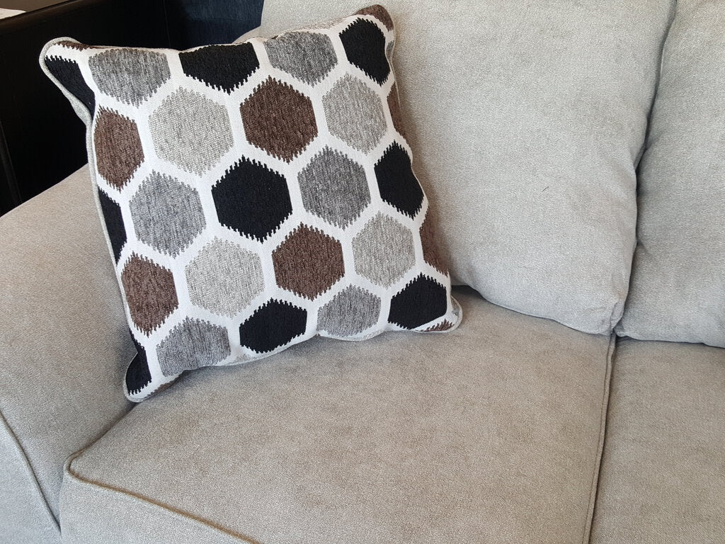 Anna Silver NEW Loveseat 68x38x39 (7702-ANNS)