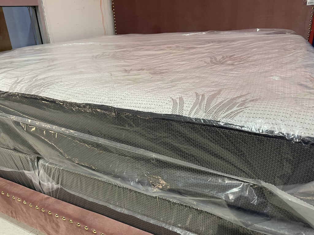 Aloe Vera Green Border Refurb King Mattress