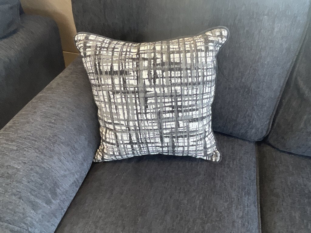 Bespoke Night NEW Sofa 83x37x40 (3103-7841)