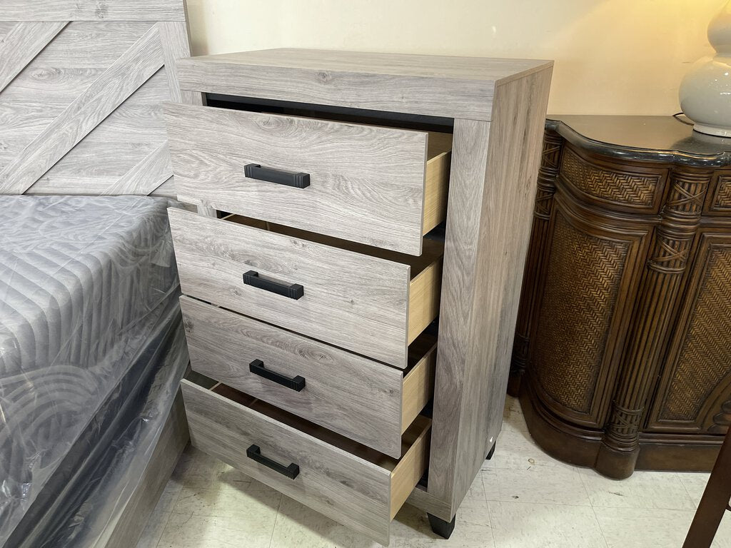 Oakdale NEW Chest 32x16x47 (124096)