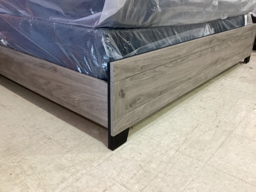 Oakdale NEW King Bed Frame 79x84x54 (124041-33)