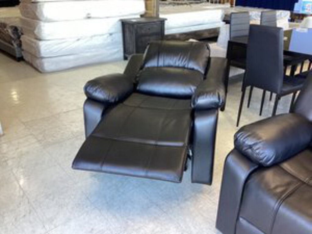 Westwood NEW Black Air Leather Recliner 35x32x40 (680222)