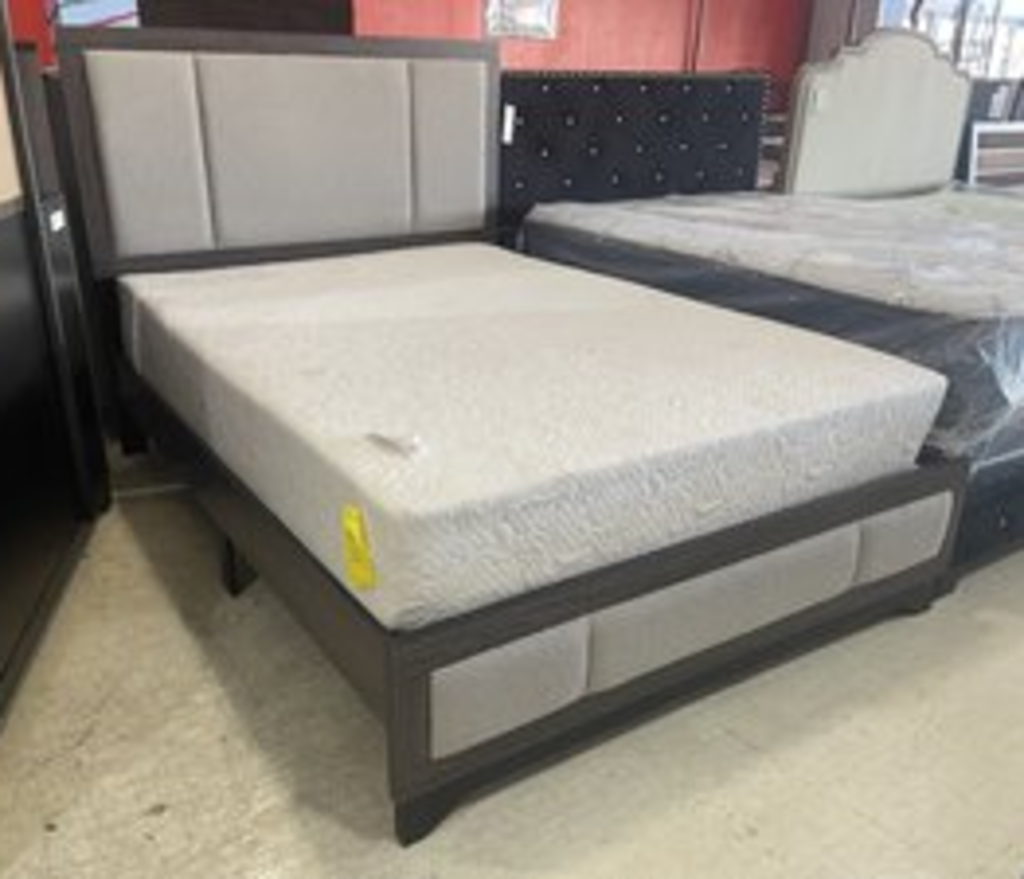 Jamestown NEW Queen Platform Bed Frame 63x84x51 (142031-33)