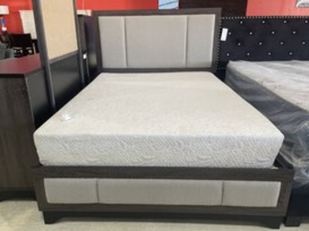 Jamestown NEW Queen Platform Bed Frame 63x84x51 (142031-33)