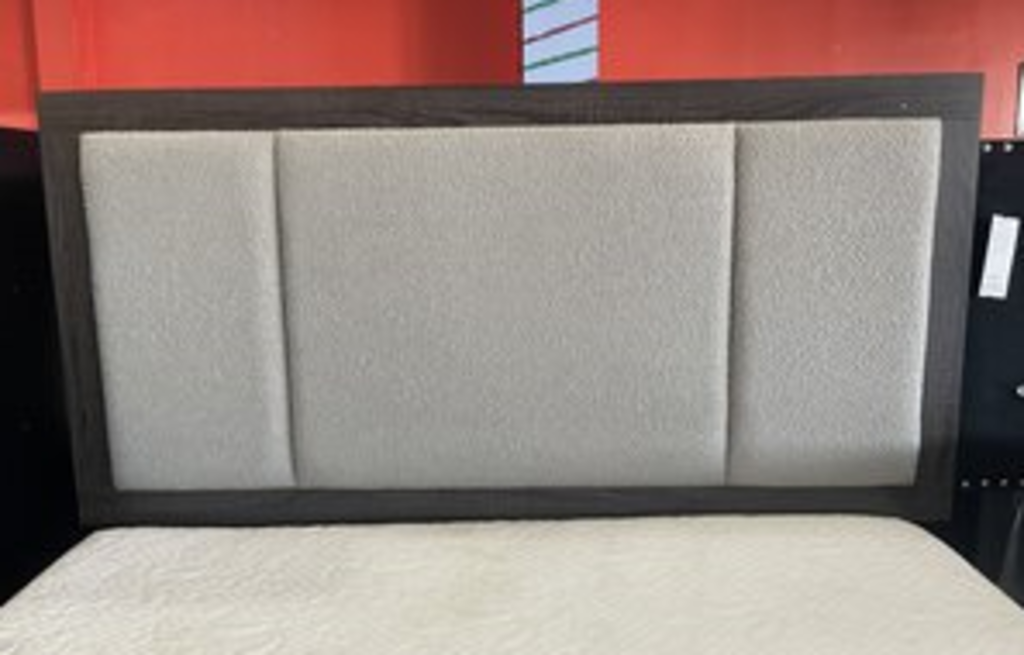 Jamestown NEW Queen Platform Bed Frame 63x84x51 (142031-33)