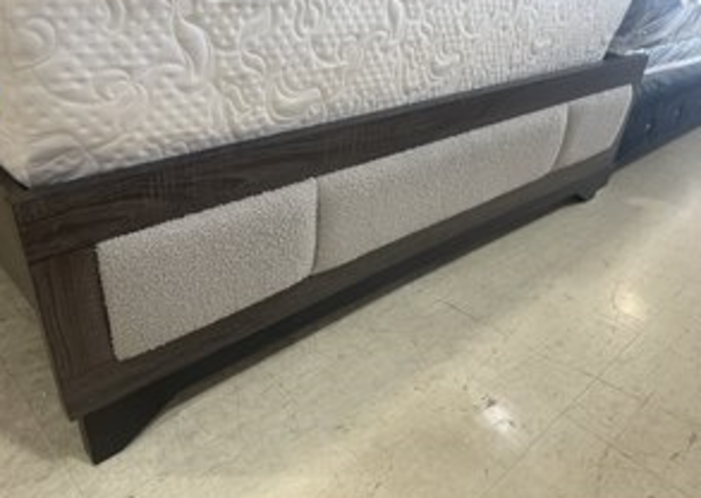 Jamestown NEW Queen Platform Bed Frame 63x84x51 (142031-33)