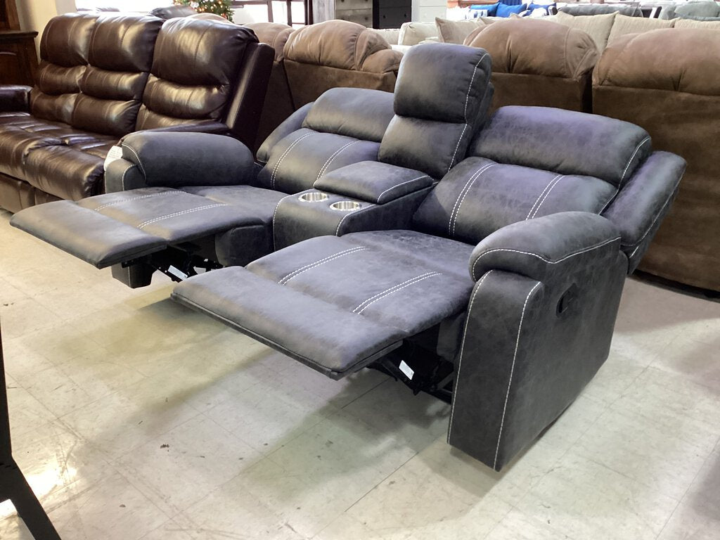 Lucca Gray NEW Motion Loveseat w/Console 70x32x38 (679021)