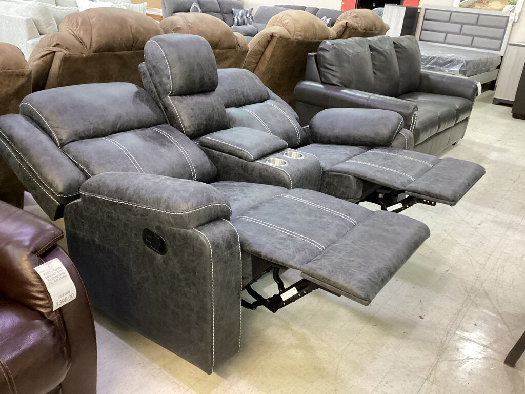 Lucca Gray NEW Motion Loveseat w/Console 70x32x38 (679021)