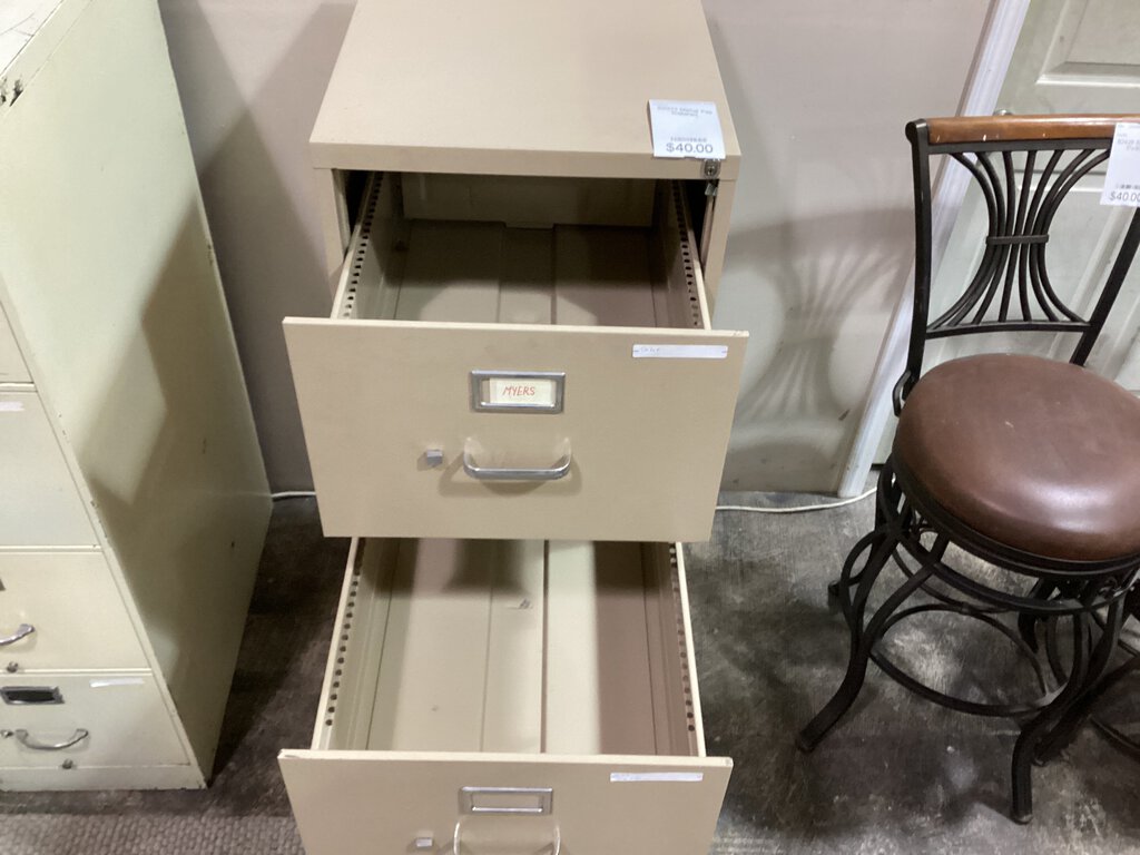 82371 - Metal File Cabinet 18x25x52