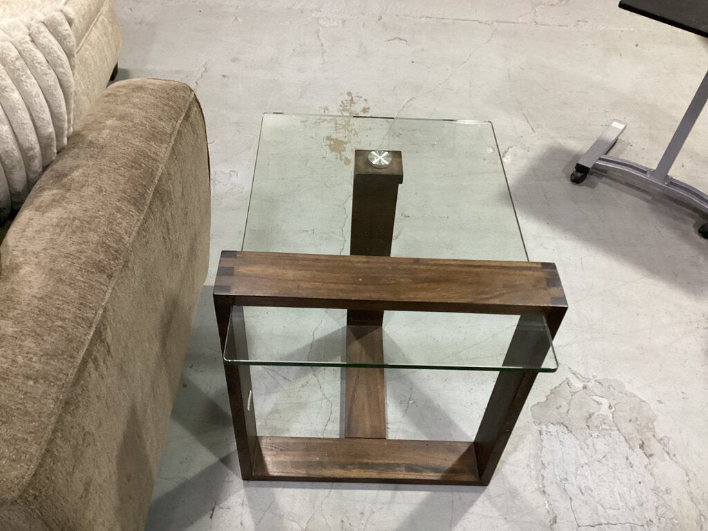 82462 - Magnussen Bristow End Table 22x26x25