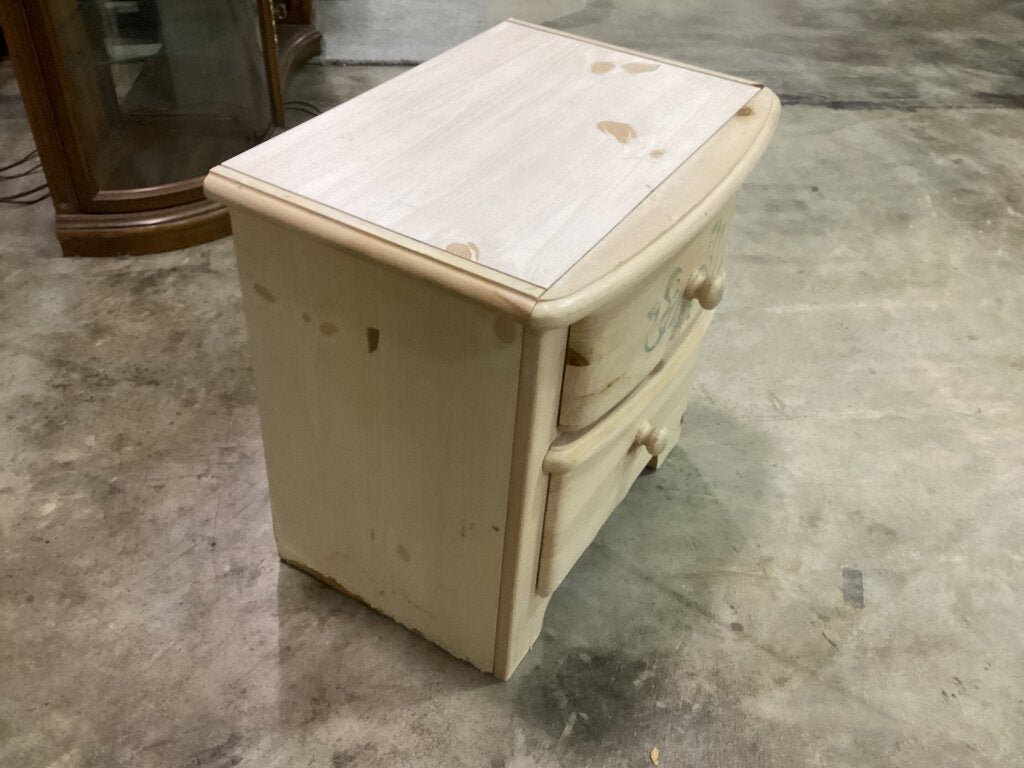 82532 - Youth 2 Drawer Nightstand 22x16x22