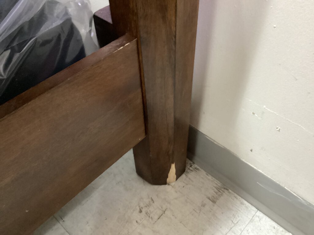 82524 - Ashley Wyatt King Bed Frame 91x82x61