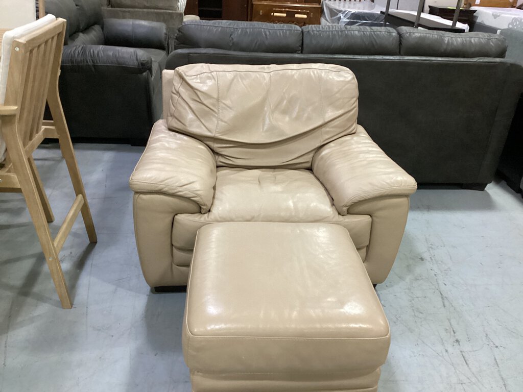 82536 - Fawn Leather Club Chair w/Ottoman (c-46x38x30; o-24x24x16)