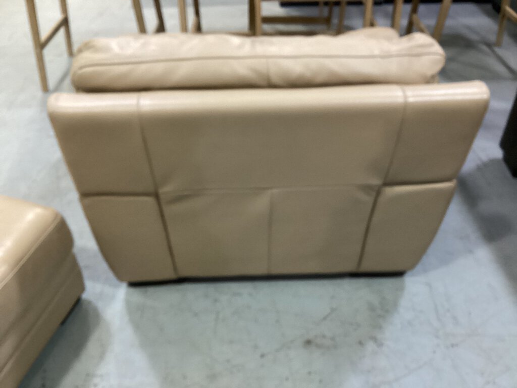 82536 - Fawn Leather Club Chair w/Ottoman (c-46x38x30; o-24x24x16)