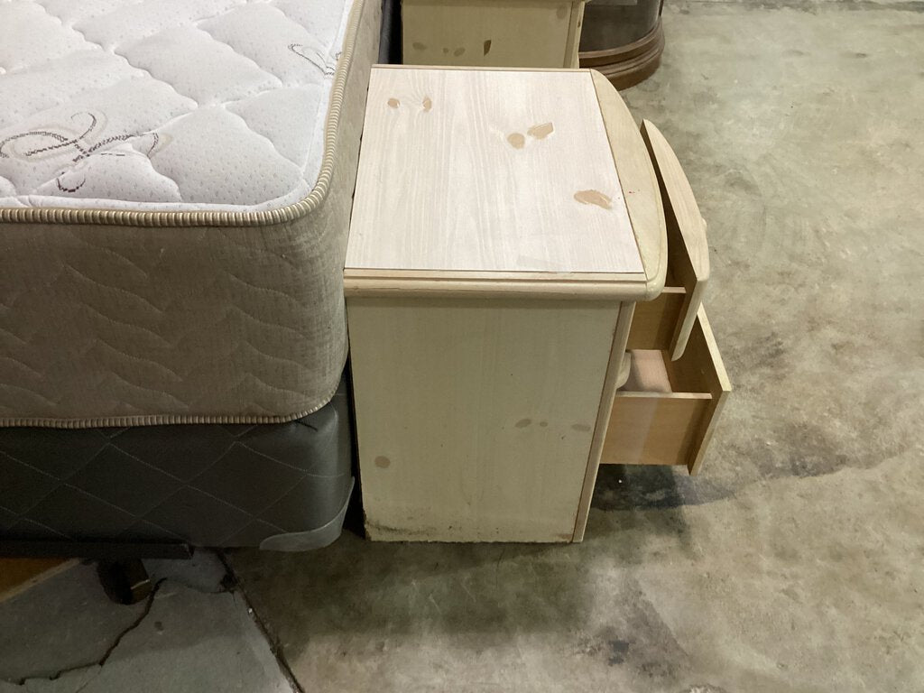 82531 - Youth 2 Drawer Nightstand 22x16x22