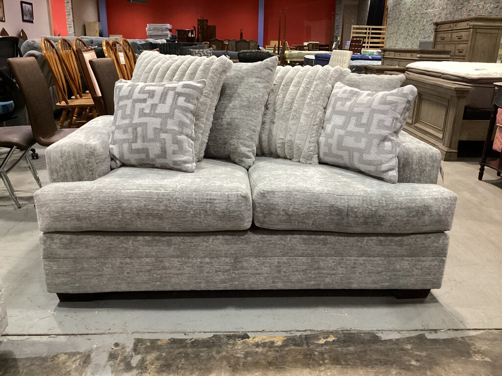 Galactic Oyster NEW Loveseat 65x38x33 (2675-05L)