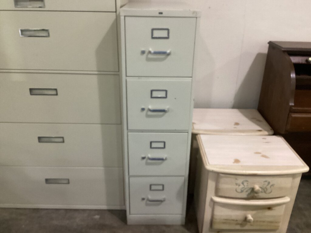 82687 - Letter Size File Cabinet 15x27x52