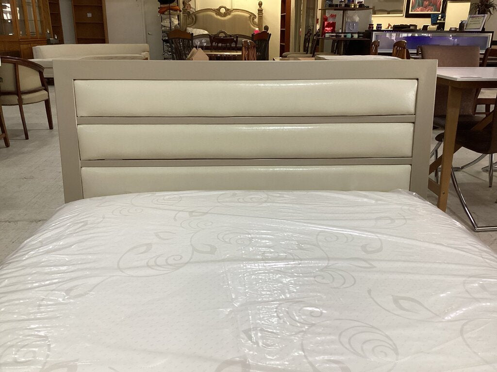 Clinton NEW Gold Twin Platform Frame 40x79x38 (214610)