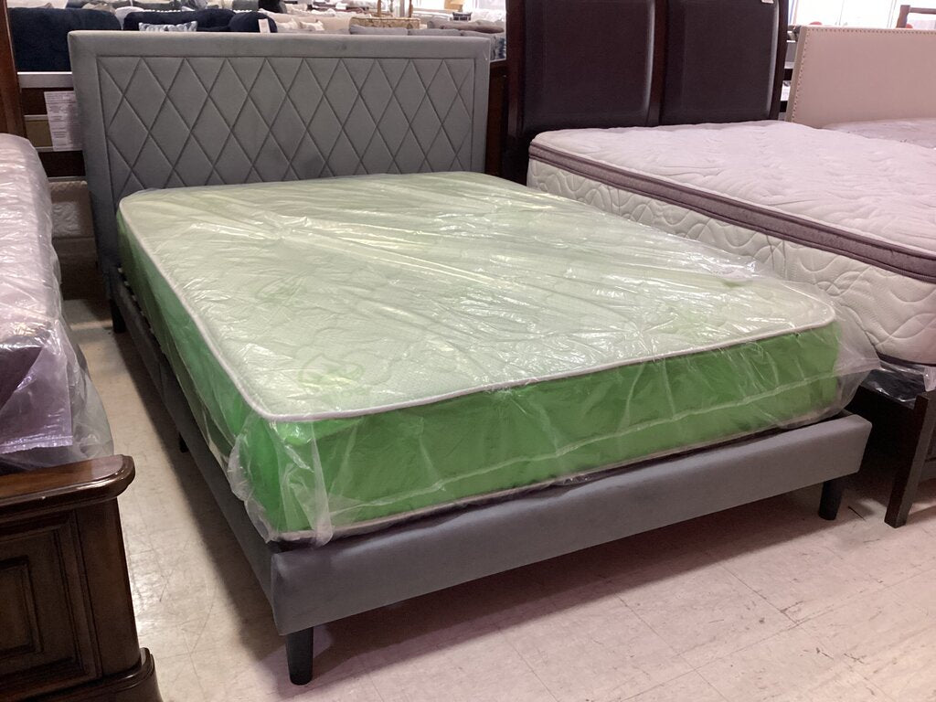 Delta Gray Velvet NEW Queen Platform Bed 61x85x44 (106030)