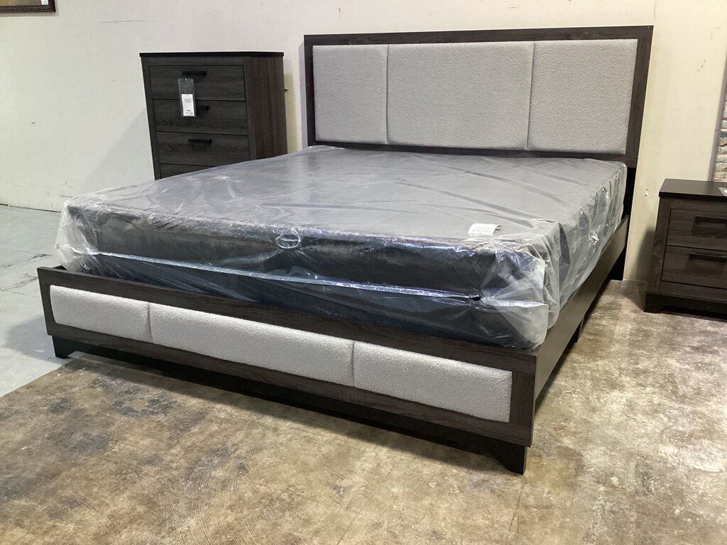 Jamestown NEW King Platform Bed Frame (142401-43)