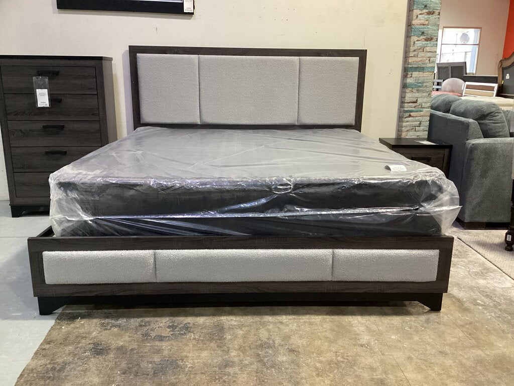 Jamestown NEW King Platform Bed Frame (142401-43)