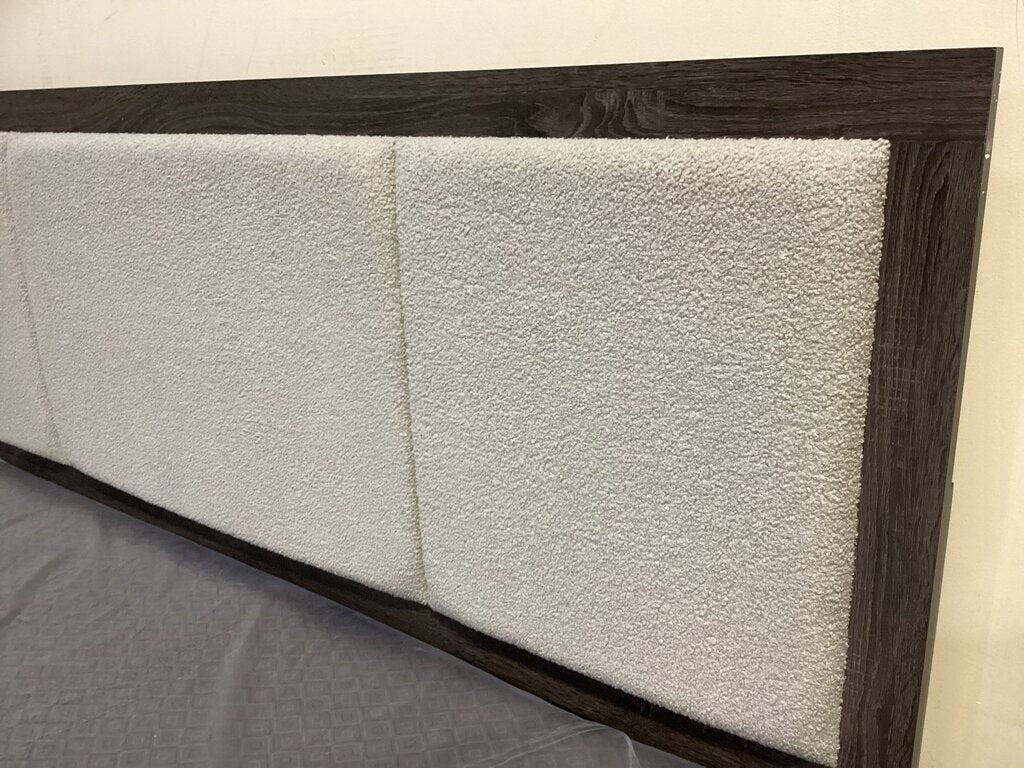Jamestown NEW King Platform Bed Frame (142401-43)