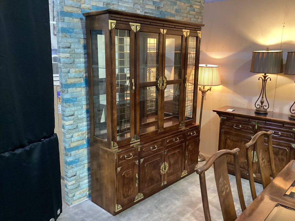 82769 - Bernhardt China Cabinet 60x17x80
