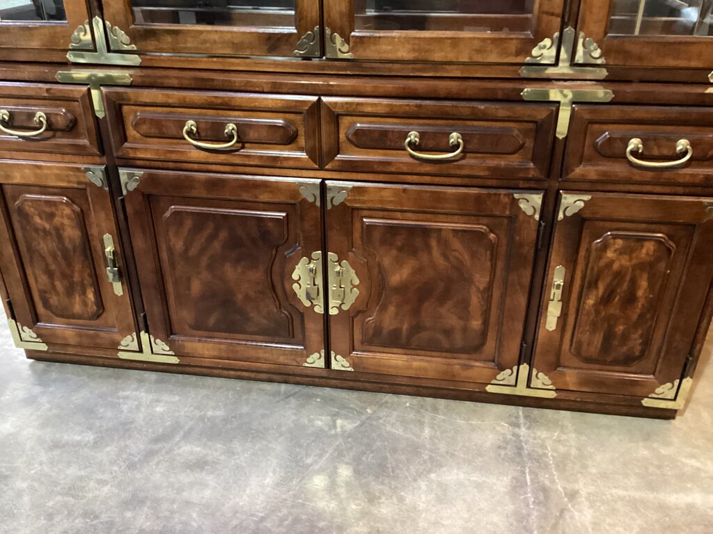 82769 - Bernhardt China Cabinet 60x17x80
