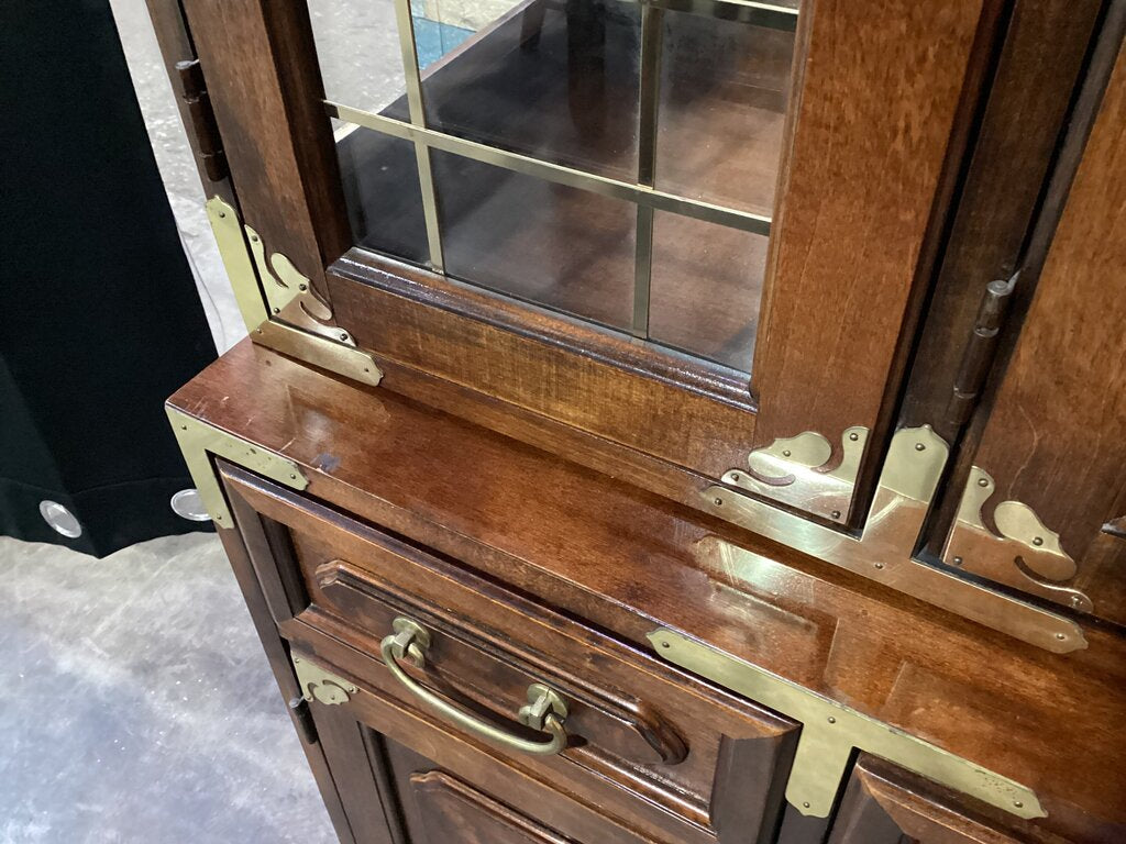 82769 - Bernhardt China Cabinet 60x17x80