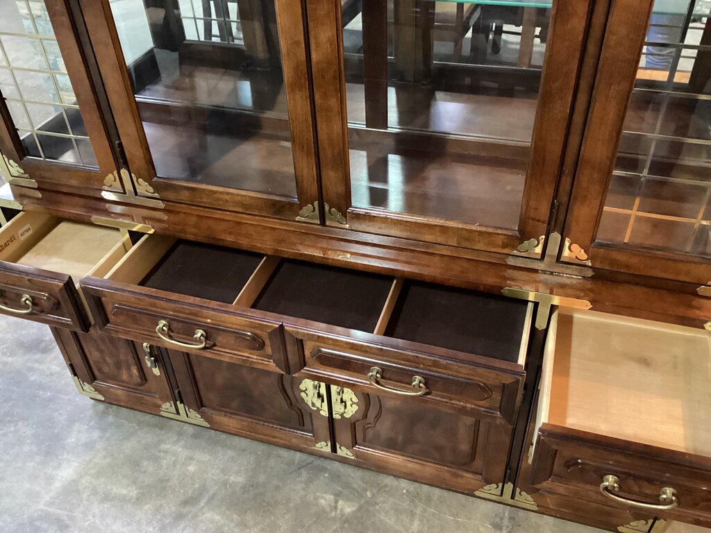 82769 - Bernhardt China Cabinet 60x17x80