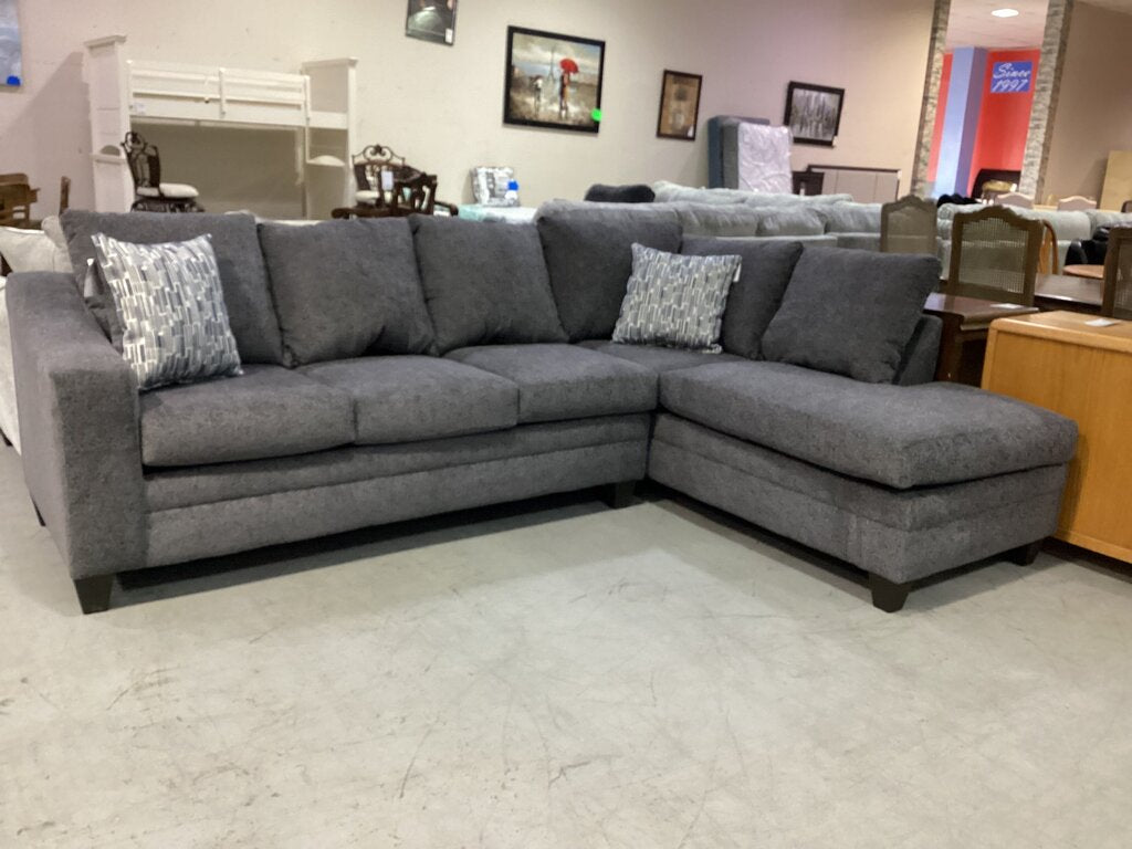 Hershey Pebble NEW 2pc Sectional 110x76x38 (4750-07SL)