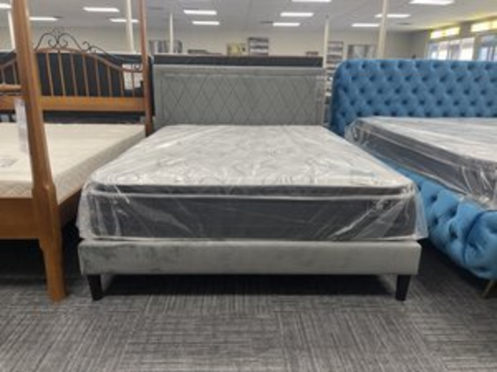 Delta Gray Velvet NEW Queen Platform Bed 61x85x44 (106030)