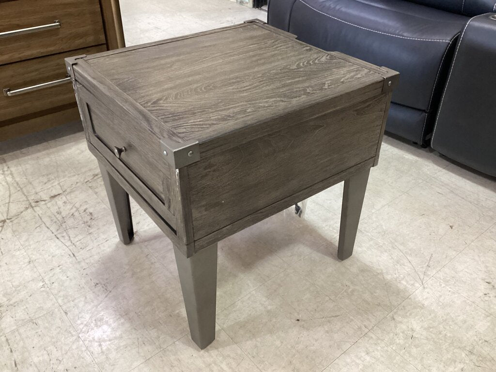 82857 - Ashley Chazney End Table 23x25x24