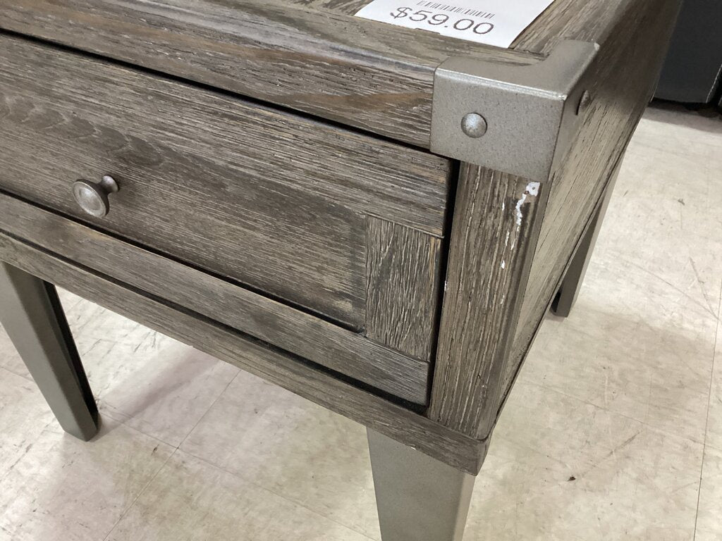 82857 - Ashley Chazney End Table 23x25x24