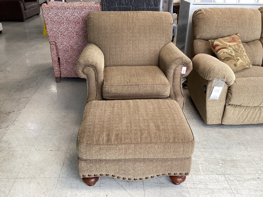 82886 - Bassett Chair & Ottoman 41x34x35
