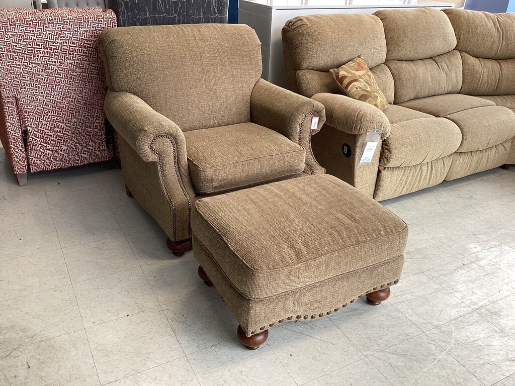82886 - Bassett Chair & Ottoman 41x34x35