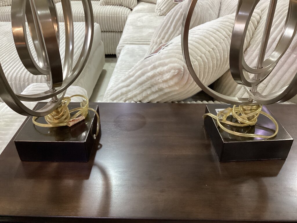 82836 - Pair Of 30in Lamps