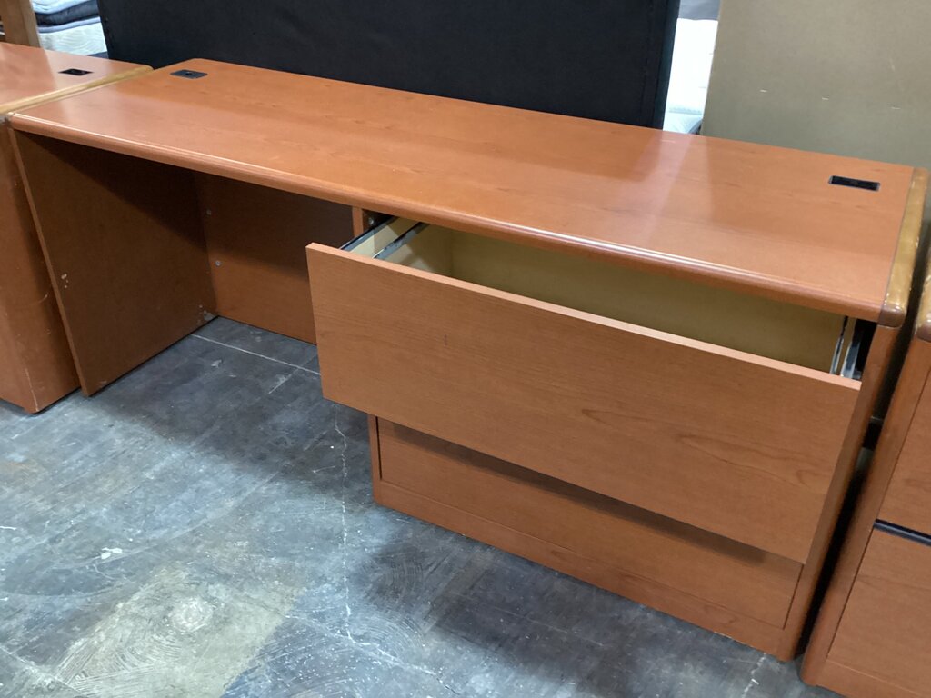 82912 - Desk w/File Drawers 72x24x30