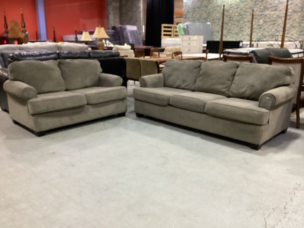 82919 - Gray Sofa & Loveseat 86/66x38x32
