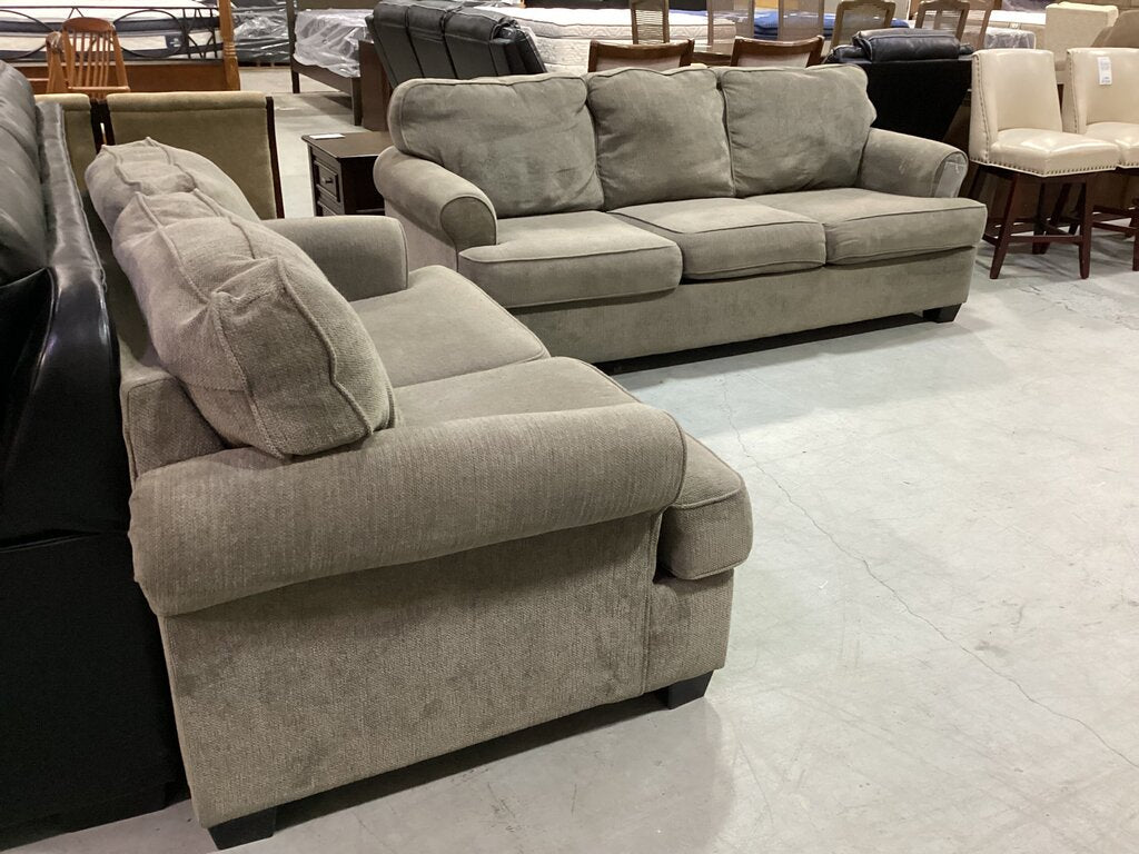 82919 - Gray Sofa & Loveseat 86/66x38x32