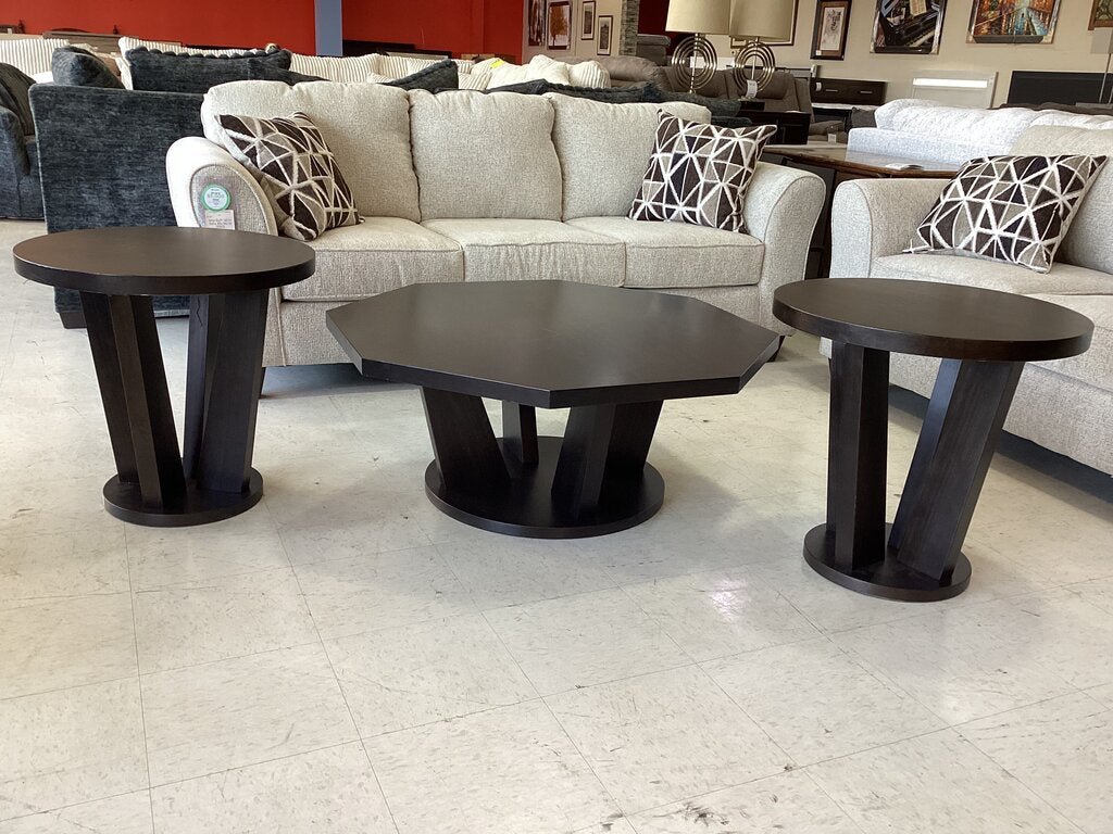 82941 - Ashley Chasinfield 3pc Cocktail Table Set 43x43x17