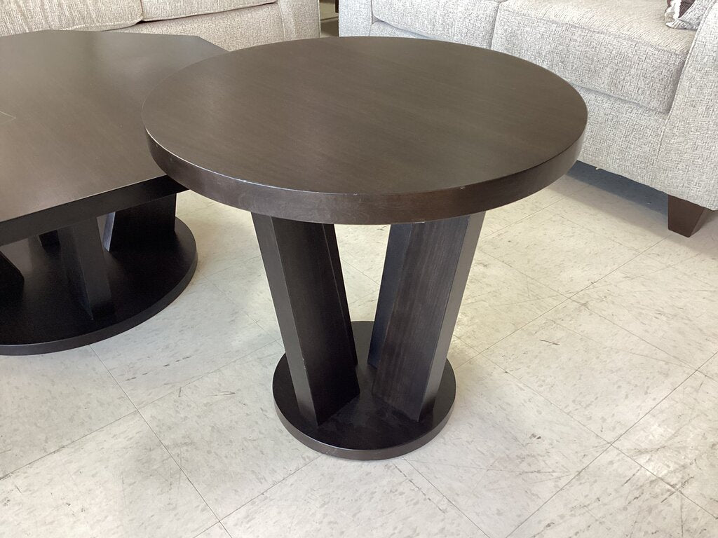 82941 - Ashley Chasinfield 3pc Cocktail Table Set 43x43x17