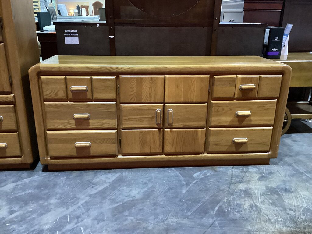 83217 - Vaughan-Bassett Dresser 68x18x30