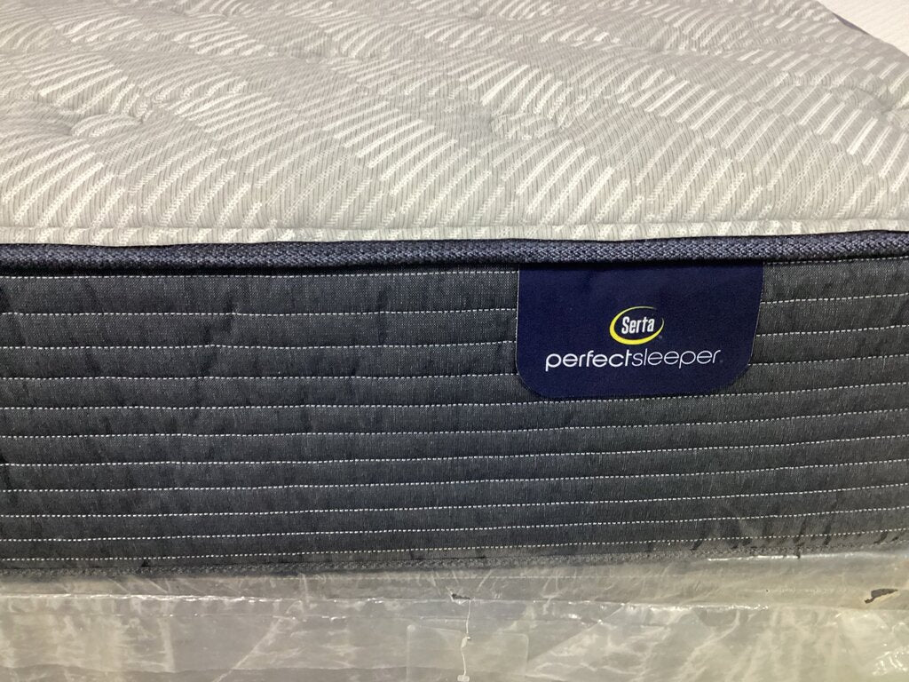 83239 - Serta Perfect Sleeper Queen Mattress