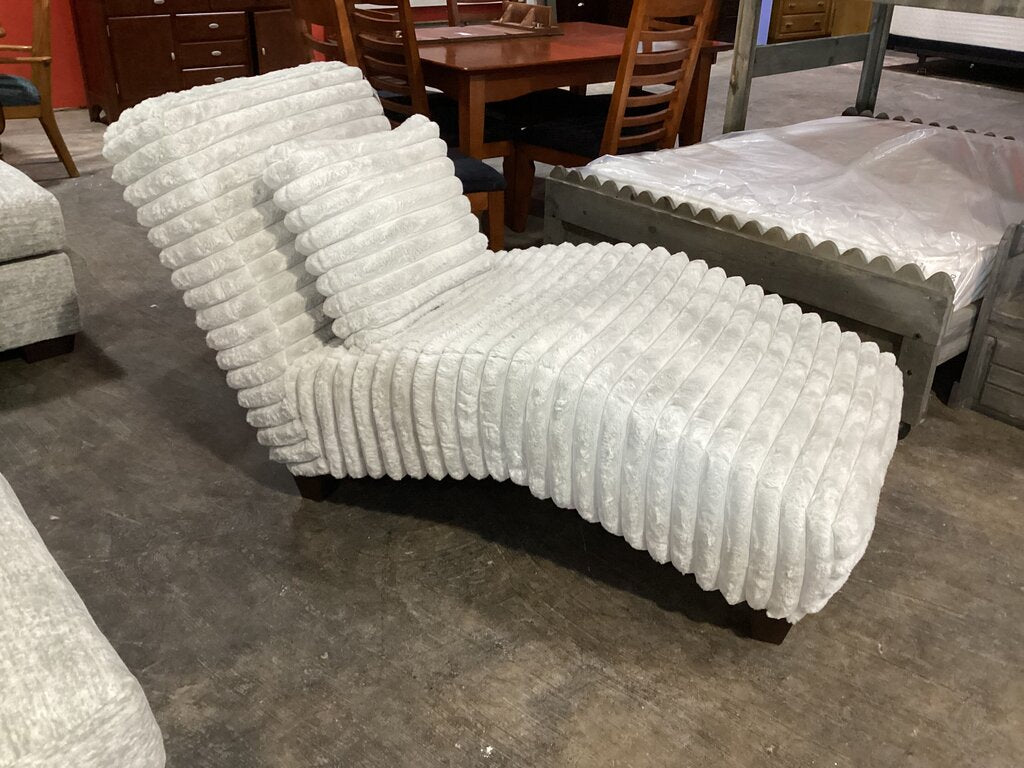 Lush Dove NEW Chaise 31x67x35 (9006-LUSD)