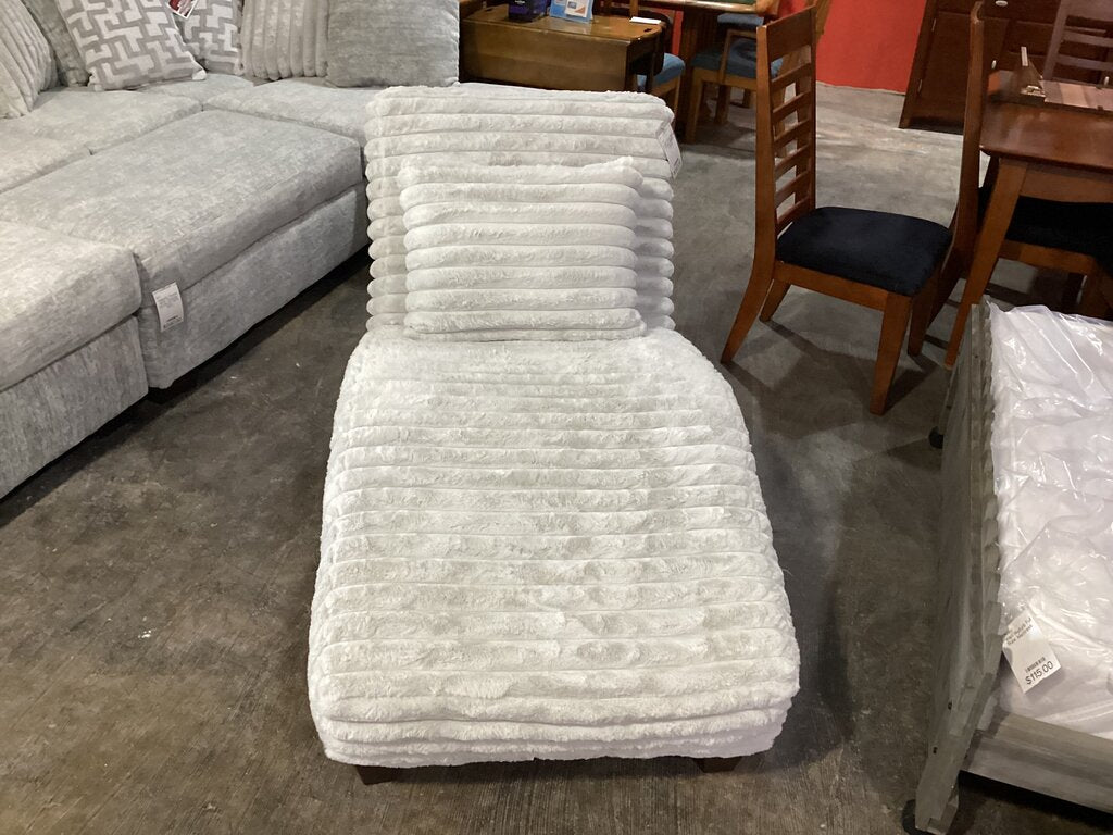Lush Dove NEW Chaise 31x67x35 (9006-LUSD)