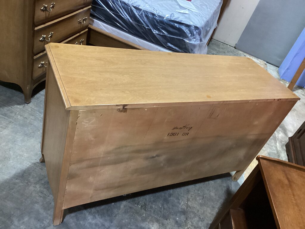 83599 - Huntley Dresser 54x19x31