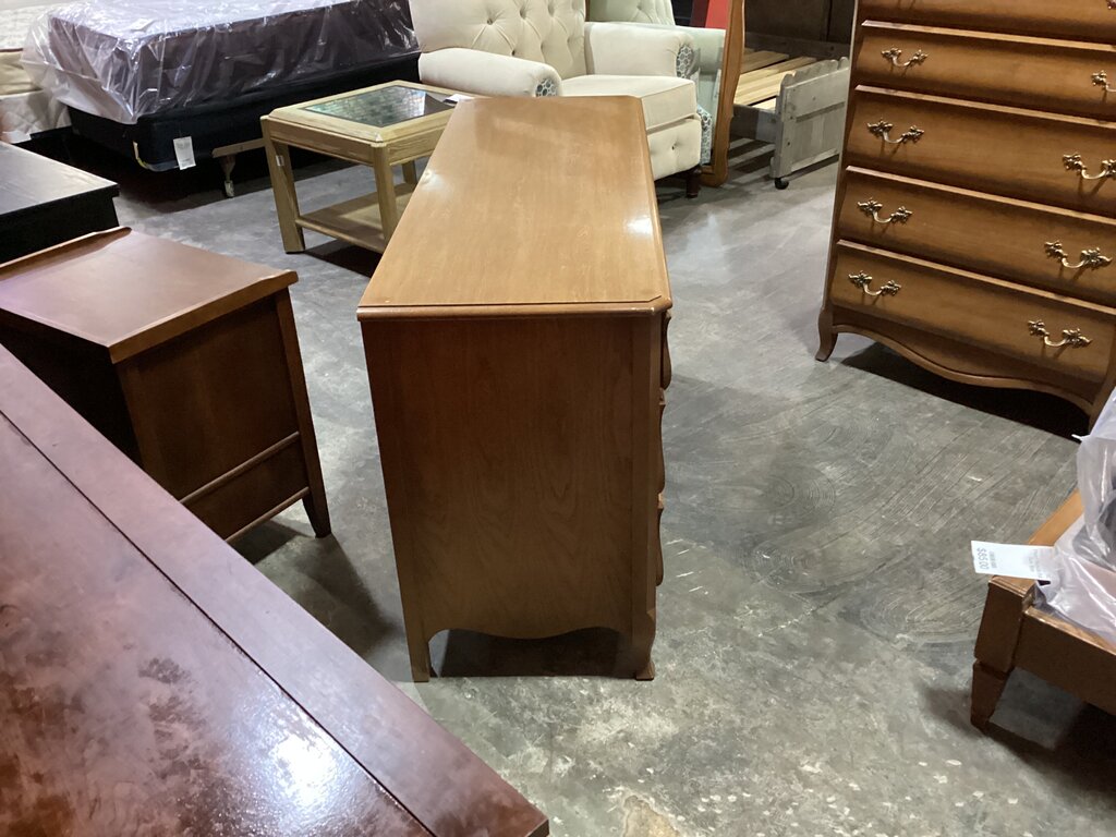 83599 - Huntley Dresser 54x19x31