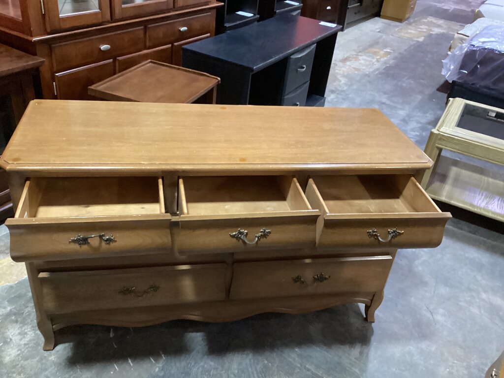 83599 - Huntley Dresser 54x19x31