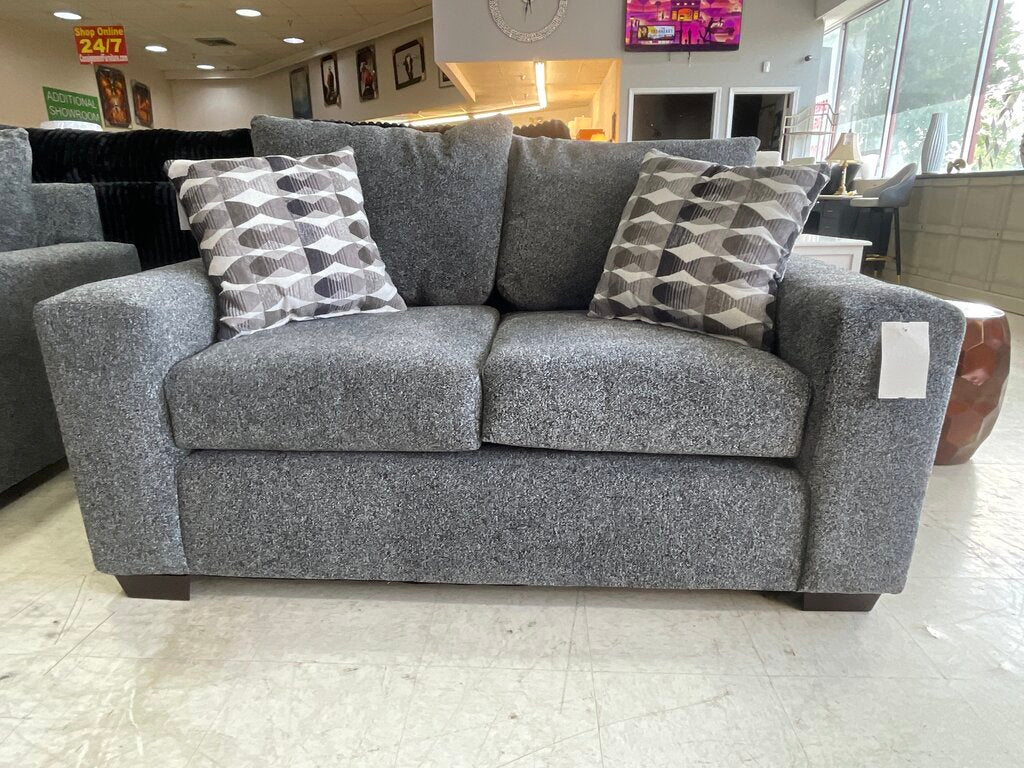 Wham Pepper NEW Loveseat 62x37x35 (4200)